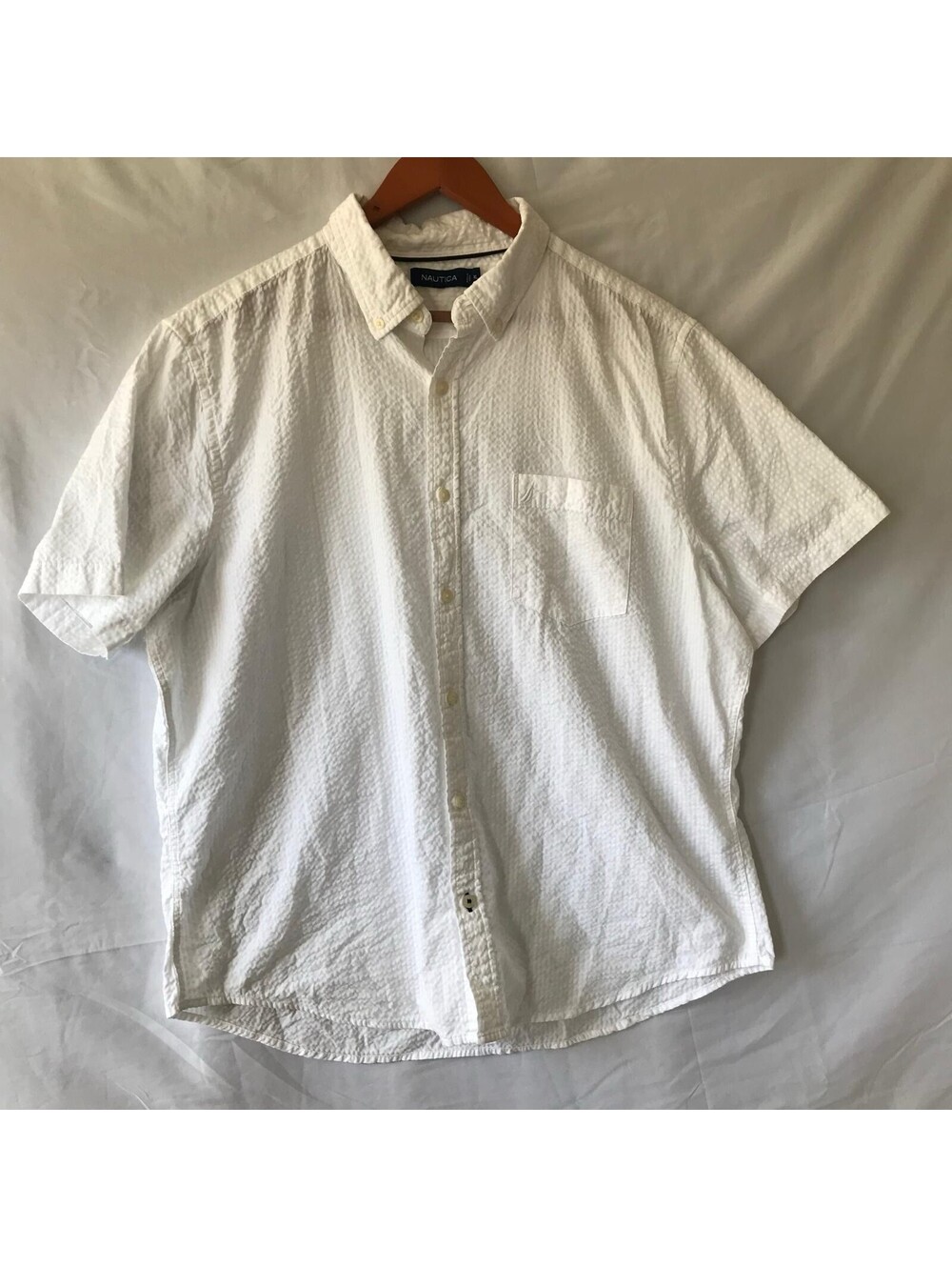 Nautica Shirt Mens XL White Seersucker Short Sleeve Button Down Pocket Summer